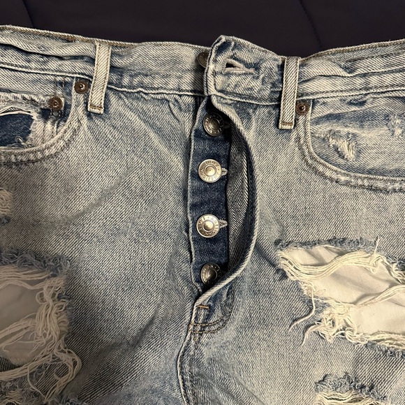 American Eagle distressed Jean shorts size 8. - Picture 4 of 5